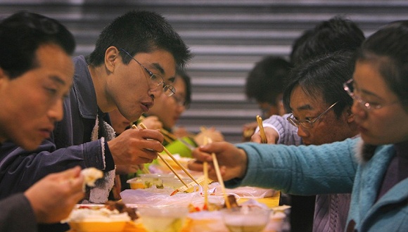 英媒稱中國面臨塑料垃圾新挑戰:每天扔6000萬外賣餐盒