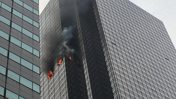 紐約川普大廈火災1死4傷 總統發推:火情受限樓建得好