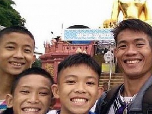 泰國少年足球隊教練是如何幫孩子在黑暗中挺過十天的?