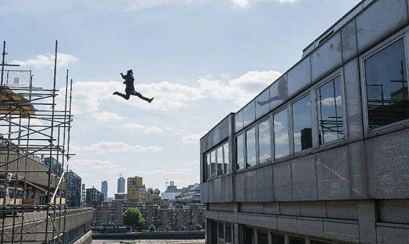 《碟中諜6》幕後：阿湯哥跳傘一分鐘拍攝兩個月