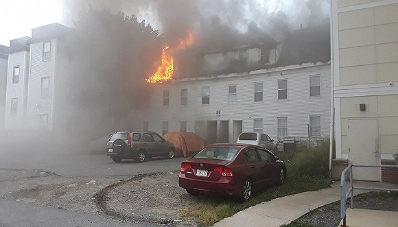 家有異味快出門！美國麻省燃氣管道事故數十住宅爆炸起火