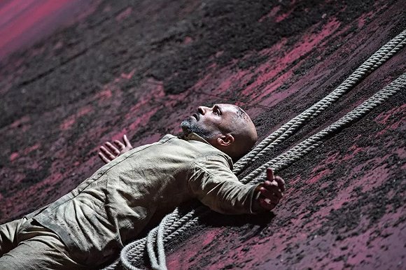 反思戰爭，現代舞大師阿庫·漢姆新作《陌生人》亞洲首演