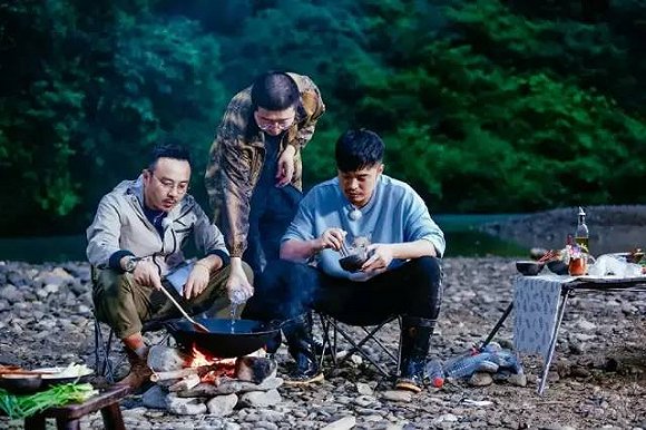 從撒「雞湯」到喂「雞精」的2018年美食綜藝