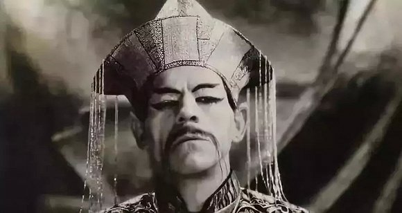 漫威首位華人超級英雄，該不該有「不光彩」的爸爸？